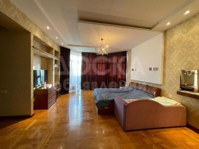 Сдаю дом 6-ком. 300кв. м., этаж-2, 6-сот., стена кирпич, магистраль/мира.