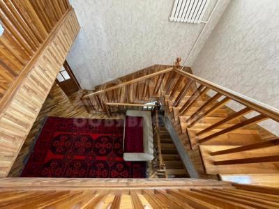 Сдаю дом 5-ком. 250кв. м., этаж-2, 8-сот., стена кирпич, киргизия.