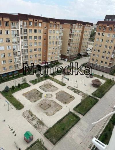 Продаю 2-комнатную квартиру, 55кв. м., этаж - 2/10, мкр. Аламедин-1.