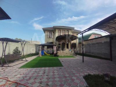 Продаю дом 6-ком. 155кв. м., этаж-2, 4-сот., стена кирпич, ж/м Ак-Орго.