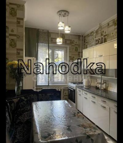 Продаю 3-комнатную квартиру, 62кв. м., этаж - 1/5, мкр. Аламедин-1.