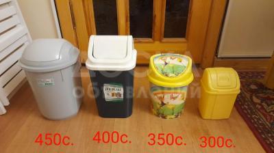 Пластиковые ведра. Есть 4 штуки. Состояние новых.