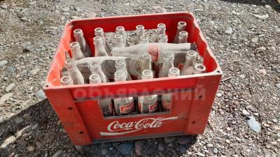 Пустые бутылки 250мл. 24 штуки и фирменный ящик Coca Cola. Примерно 1996 года выпуска.