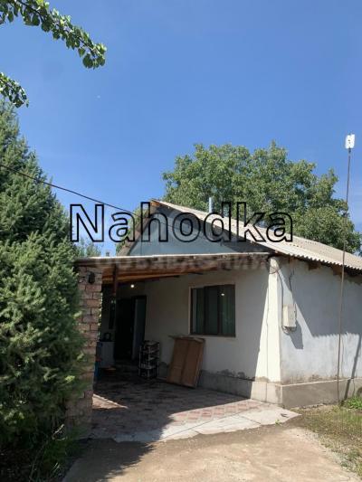 Продаю дом 3-ком. 80кв. м., этаж-1, 7-сот., стена саман, р-он "Ак-Орго".