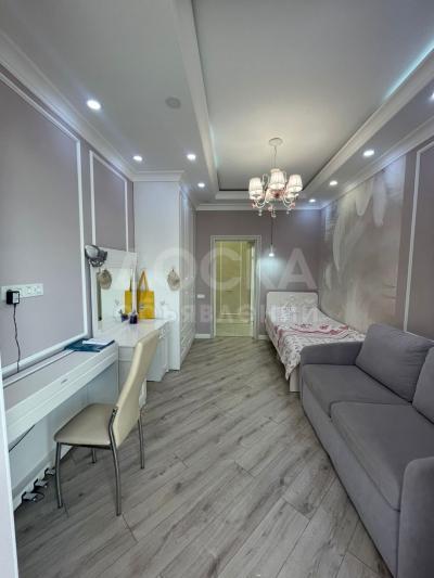 Продаю 4-комнатную квартиру, 149кв. м., этаж - 5/10, ак кеме.