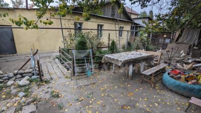 Продаю полдома 5-ком. 78кв. м., этаж-1, 5-сот., стена кирпич, ул Дзержинского/БЧК.