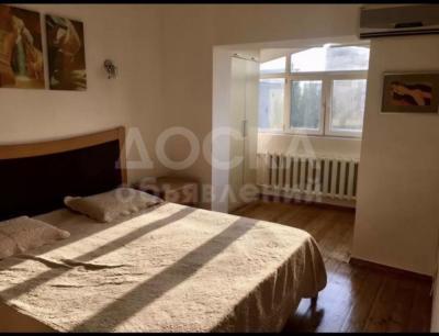 Продаю 3-комнатную квартиру, 60кв. м., этаж - 6/6, Токтогула/Манаса.