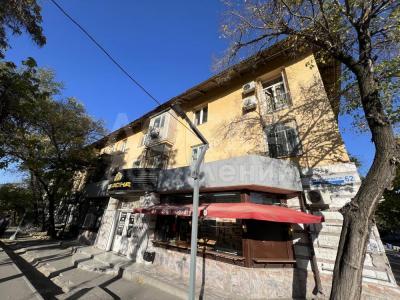 Продаю 3-комнатную квартиру, 75кв. м., этаж - 2/3, Проспект Мира/ Ахунбаева.