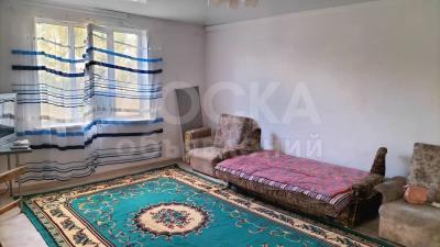 Продаю дом 3-ком. 80кв. м., этаж-1, 5-сот., стена кирпич, ж/м Ак-Орго вдоль ул.Ахунбаева.