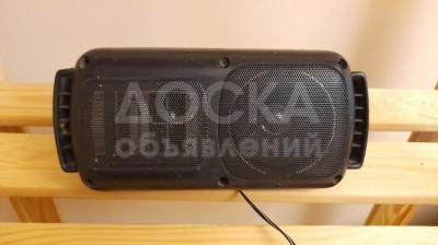 Колонки две штуки: чёрная и бежевая. Каждая 350 сом.