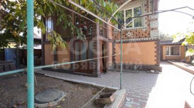 Продаю дом 5-ком. 138кв. м., этаж-2, 4,07-сот., стена другое, ул.Ракетная дом 4.