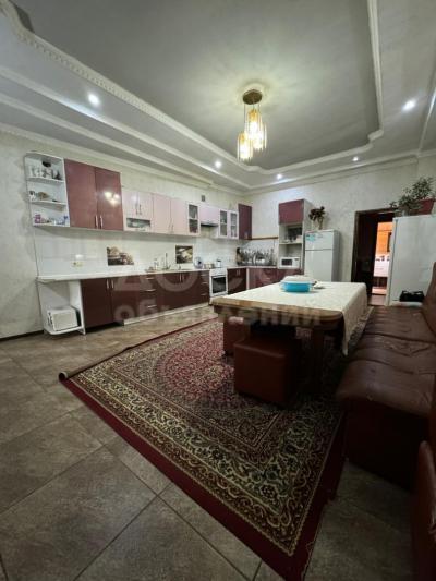 Продаю дом 10-ком. 400кв. м., этаж-3, 3,5-сот., стена кирпич, Кызыл-Аскер.