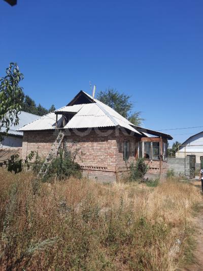 Продаю дом 4-ком. 70кв. м., этаж-1, 4-сот., стена кирпич, Дордой Кож.завод.