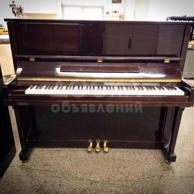 AUGUST HOFFMAN UPRIGHT PIANO IN POLISHED MAHOGANY