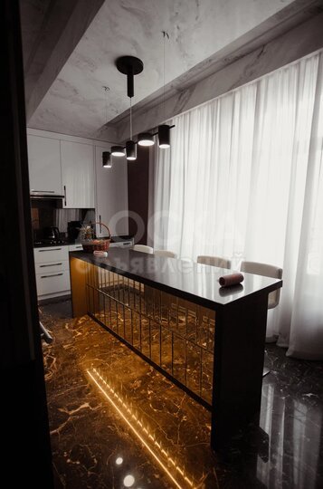 Продаю 3-комнатную квартиру, 137кв. м., этаж - 5/1, ЖК "Манхэттен".