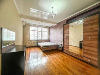 Продаю 2-комнатную квартиру, 76кв. м., этаж - 4/10, Панфилова 190 /1.