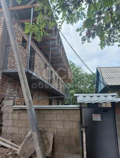 Продаю 1-комнатную квартиру, 20кв. м., этаж - 1/2, восток-5 мкр.