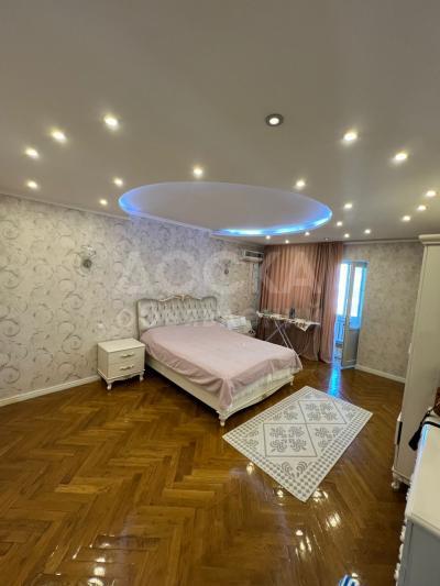 Продаю 3-комнатную квартиру, 176кв. м., этаж - 4/5, ибраимова 113.