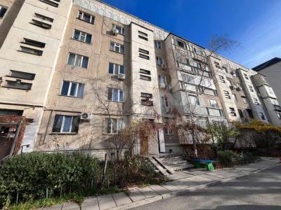 Продаю 3-комнатную квартиру, 61кв. м., этаж - 4/5, 12 микрорайон.