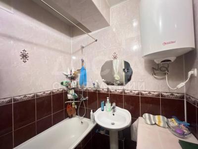 Продаю 3-комнатную квартиру, 118кв. м., этаж - 2/2, Урицкого.