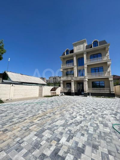 Продаю 4-комнатную квартиру, 185кв. м., этаж - 1/3, киргизия-1.