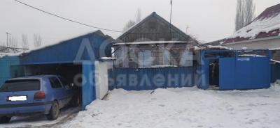 Продаю дом 5-ком. 64кв. м., этаж-1, 10.5-сот., стена саман, с. Луговое, по трассе на Алматы - 60.000$ торг.