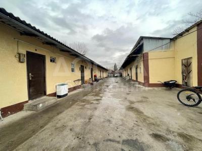 Продаю дом 15-ком. 270кв. м., этаж-1, 14-сот., стена кирпич, Аламединский рынок Гэс-2.