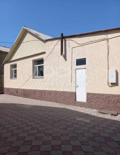 Продаю 4-комнатную квартиру, 120кв. м., этаж - 1/2, достук мкр.