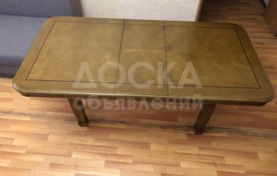 Срочно продается деревянный стол