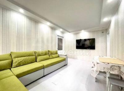 Продаю 2-комнатную квартиру, 43кв. м., этаж - 1/4, 4 микрорайон..