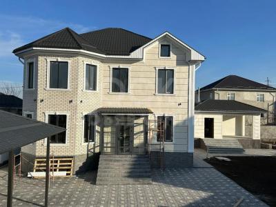 Продаю дом 5-ком. 240кв. м., этаж-2, 8.5-сот., стена кирпич, арча бешик.