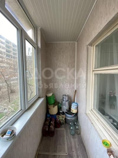 Продаю 1-комнатную квартиру, 42кв. м., этаж - 1/9, нижний Джал.