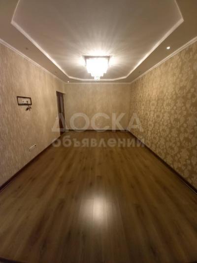 Продаю 4-комнатную квартиру, 90кв. м., этаж - 1/9, 12 микрорайон.