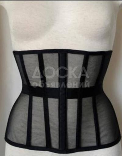 Продаю корсет черный новый 48 размер