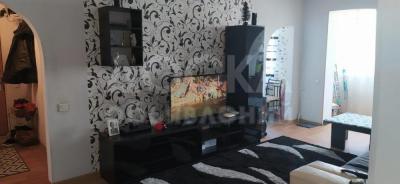 Продаю 3-комнатную квартиру, 58кв. м., этаж - 5/5, состояние хорошее с мебелью в районе Штайнброй - 78.000$.