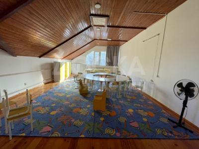 Сдаю дом 10-ком. 800кв. м., этаж-3, 12-сот., стена кирпич, медерова абая.