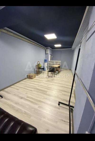 Продаю офисное помещение 50кв. м., токтогула карпинка .