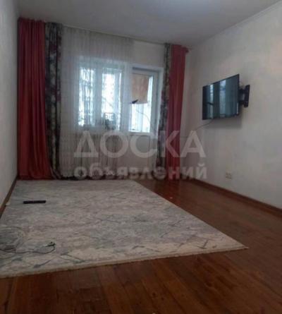 Продаю 1-комнатную квартиру, 36кв. м., этаж - 2/5, Панфилова/Боконбаева.