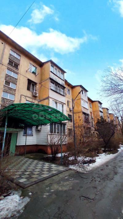 Продаю 3-комнатную квартиру, 56кв. м., этаж - 2/4, 7-мкр.