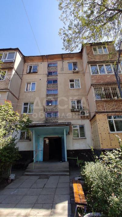 Продаю 3-комнатную квартиру, 56кв. м., этаж - 2/4, 6-мкр.