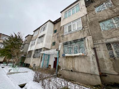 Продаю 3-комнатную квартиру, 74кв. м., этаж - 1/3, мкр Достук.