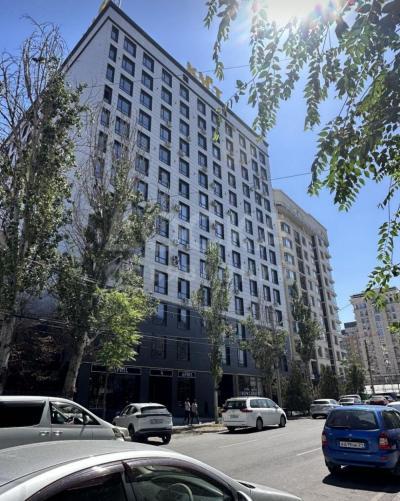 Продаю 2-комнатную квартиру, 69кв. м., этаж - 12/13, Бишкек-Парк.