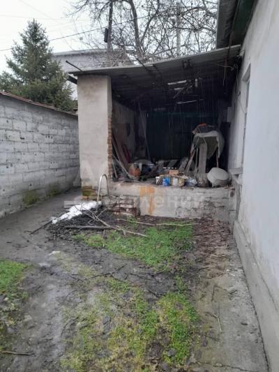 Продаю полдома 3-ком. 70кв. м., этаж-1, 3-сот., стена кирпич, Исанова/Ташкентская.