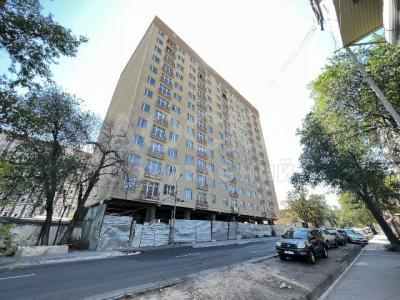 Продаю 2-комнатную квартиру, 72кв. м., этаж - 12/13, Абая/Ахунбаева.