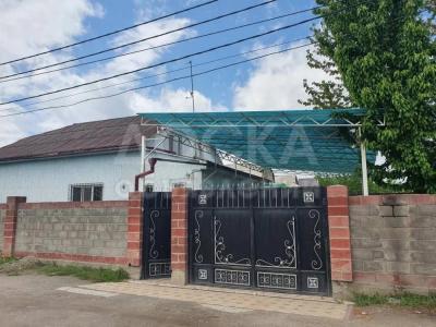 Продаю дом 5-ком. 158кв. м., этаж-2, 5-сот., стена кирпич, ж/м Эне-сай.