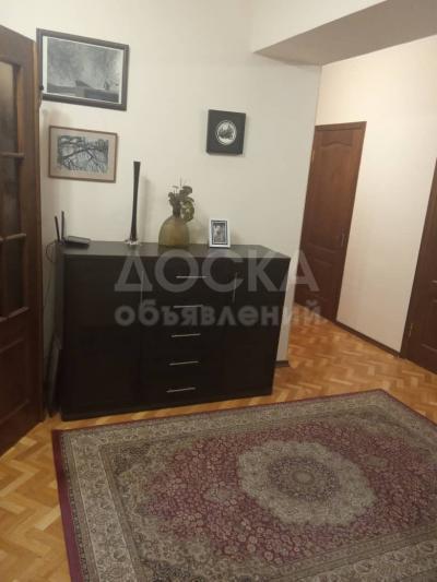 Продаю 4-комнатную квартиру, 130кв. м., этаж - 9/9, Суюмбаева/Чуй.