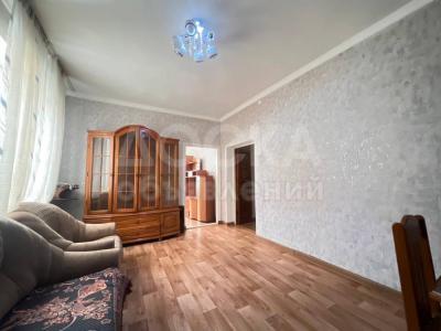 Продаю дом 5-ком. 79кв. м., этаж-1, 9-сот., стена кирпич, Коммунарова.