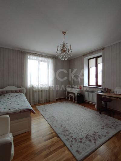 Продаю дом 6-ком. 330кв. м., этаж-2, 5-сот., стена кирпич, р-н. Таш-Рабат .