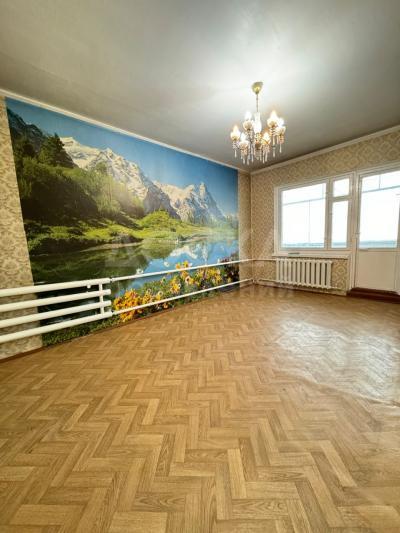 Продаю 3-комнатную квартиру, 61кв. м., этаж - 9/9, 7 Микрорайон дом 38.