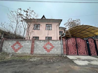 Продаю дом 5-ком. 200кв. м., этаж-2, 4.5-сот., стена кирпич, Матыева / Фабричная.